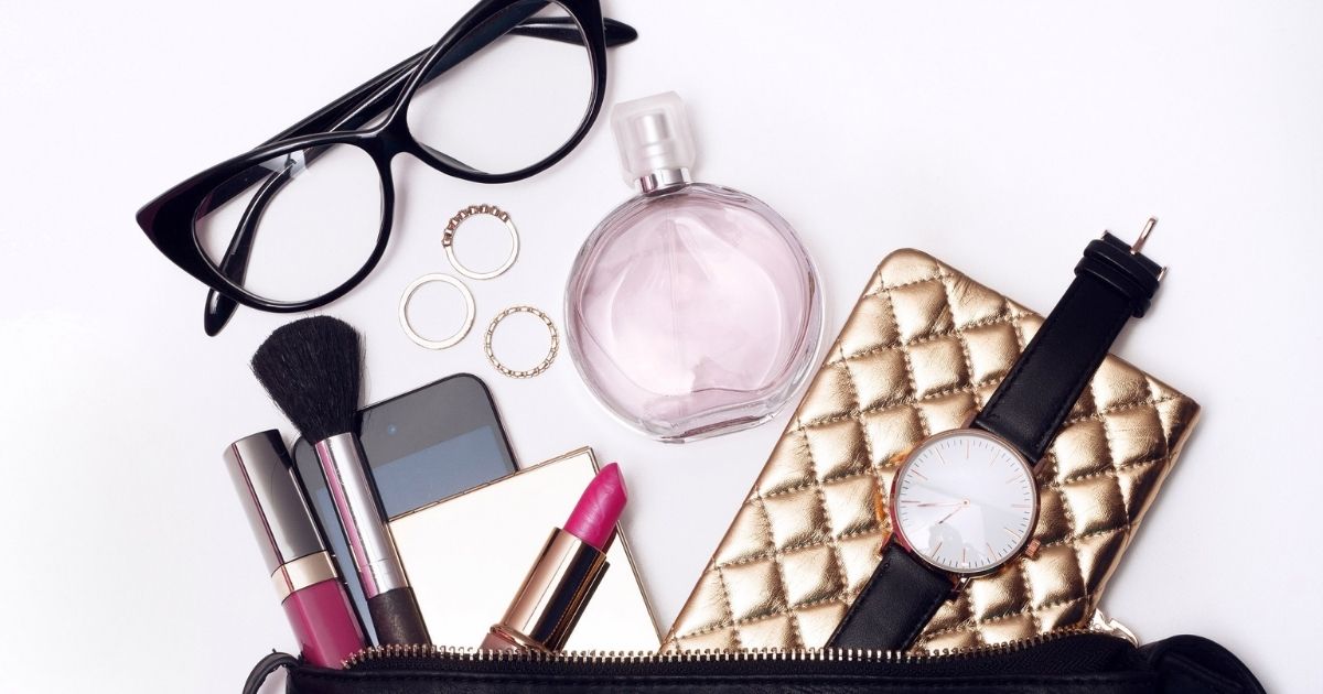 Οργάνωσε την τσάντα σου με τα απαραίτητα προϊόντα ομορφιάς
