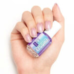ESSIE_ESSIE-nailstrengthener-Hand-1-Purple