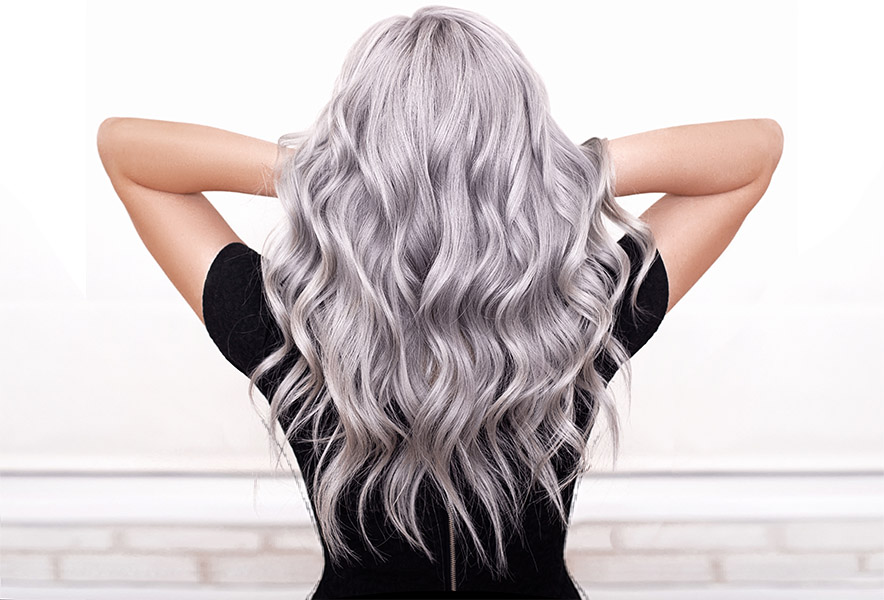 Γιατί να αφήσεις τα μαλλιά σου τα γκρίζα;