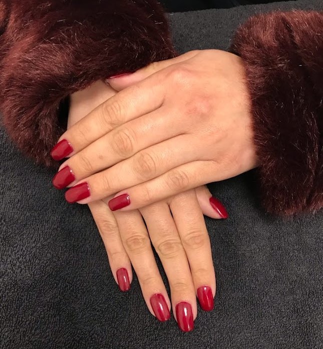 red nails