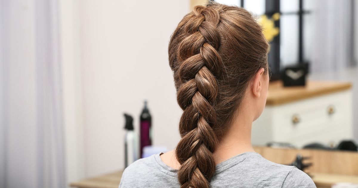 Πλεξούδες για αρχάριους: Πώς να τις κάνεις και τι προϊόντα θα χρειαστείς