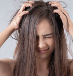 Πώς να μην ηλεκτρίζονται τα μαλλιά σου στο σπίτι