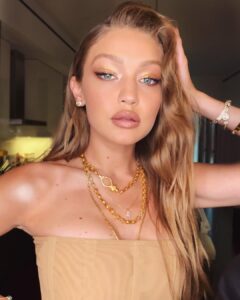 Gigi Hadid bear blonde