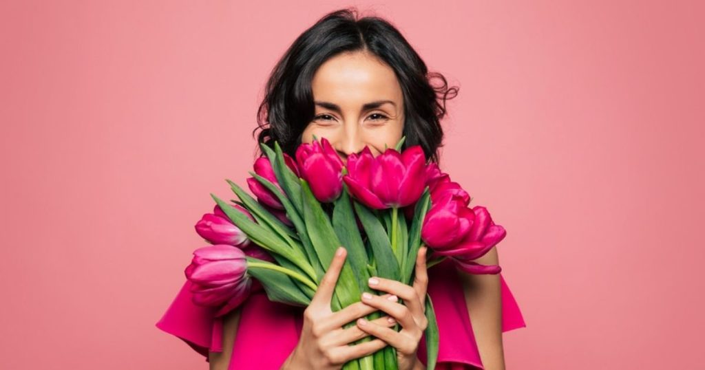 Γιορτή της γυναίκας 2025: Ιδέες για Δώρα που θα την εντυπωσιάσουν