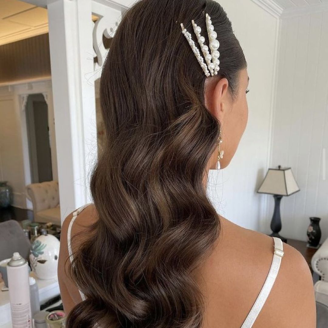 curls with accessories