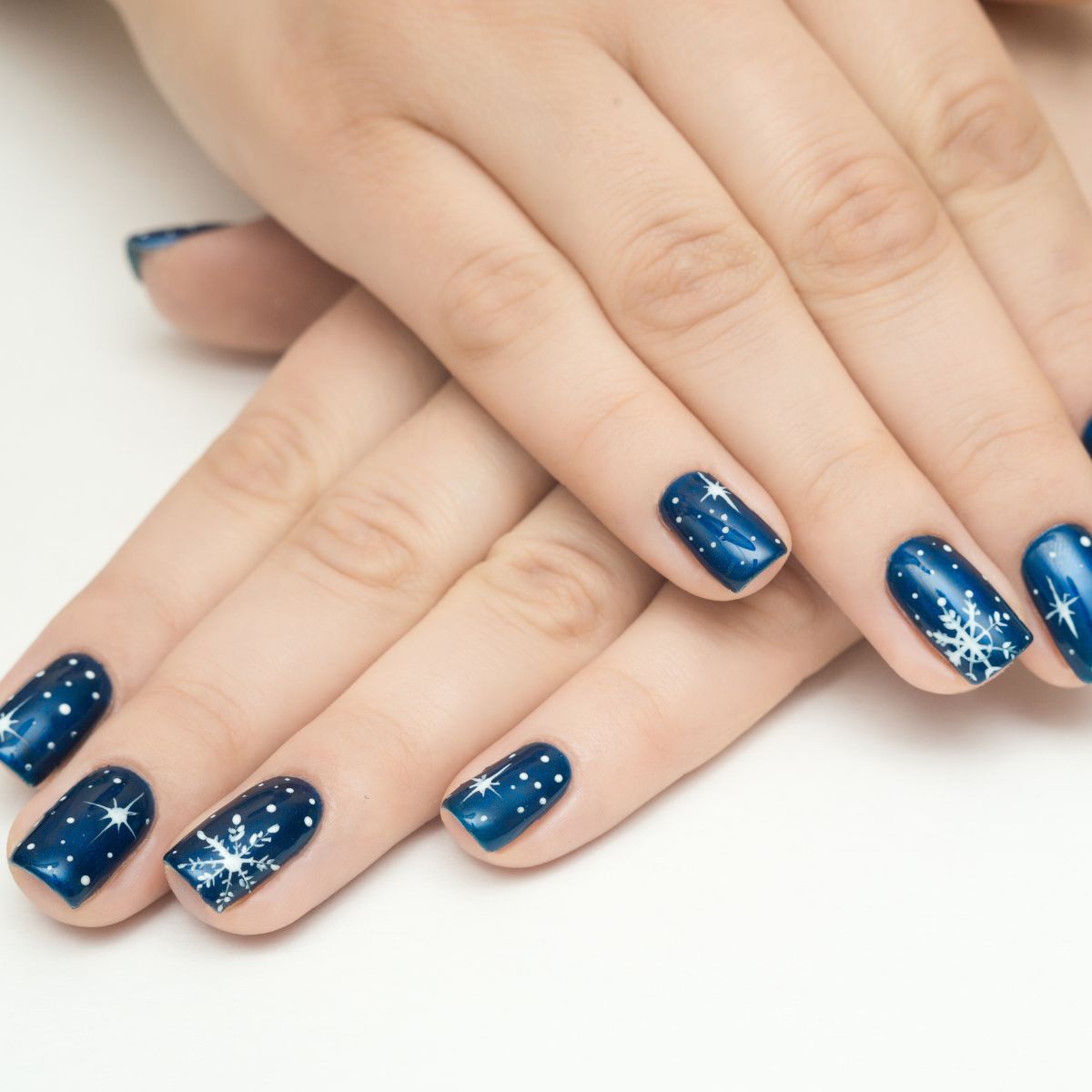 dark blue nails