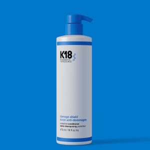 K18 Hair Damage Shield Conditioner 473ml με αντλία σε μπλε φόντο.